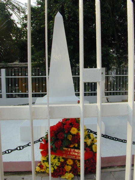 Tombe Douala Manga Bell