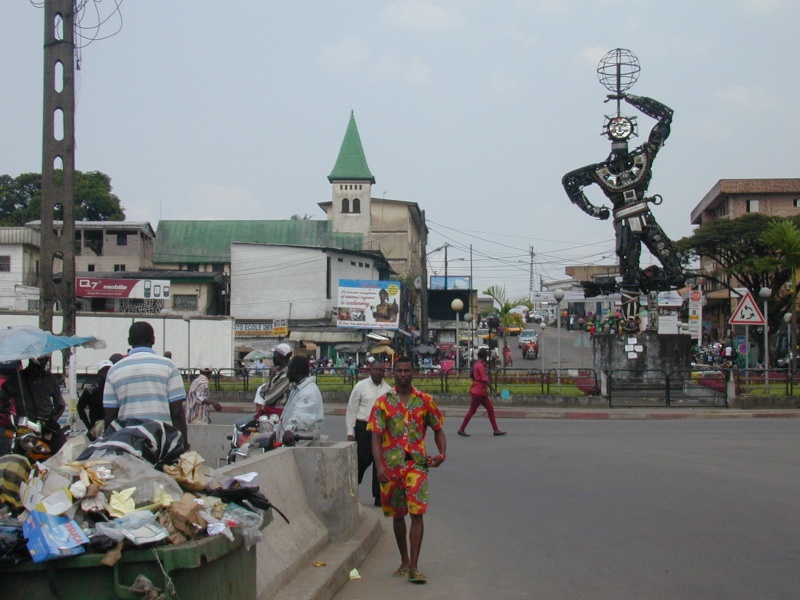 Deido rond point, église Bonebele