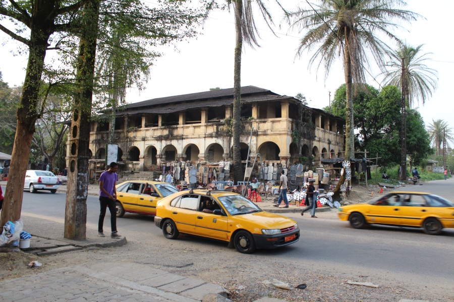 ancien bâtiment colonial