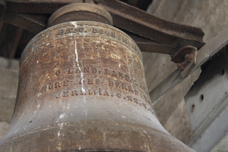 Ô terre! terre! terre! écoute la parole de l'Eternel.  Jeremiah 22:29