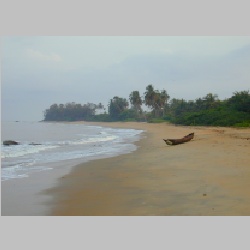 Kribi-Strand-Piroge.jpg