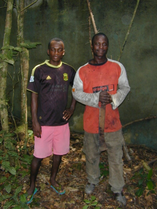 guides locaux avec machette