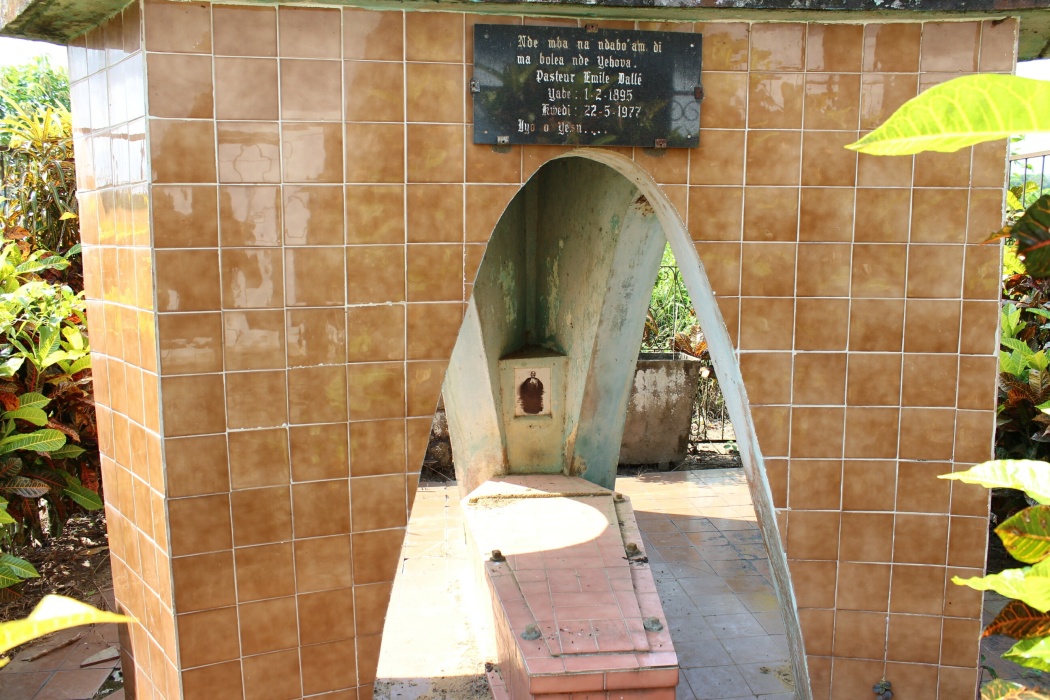 tombe près de l'église